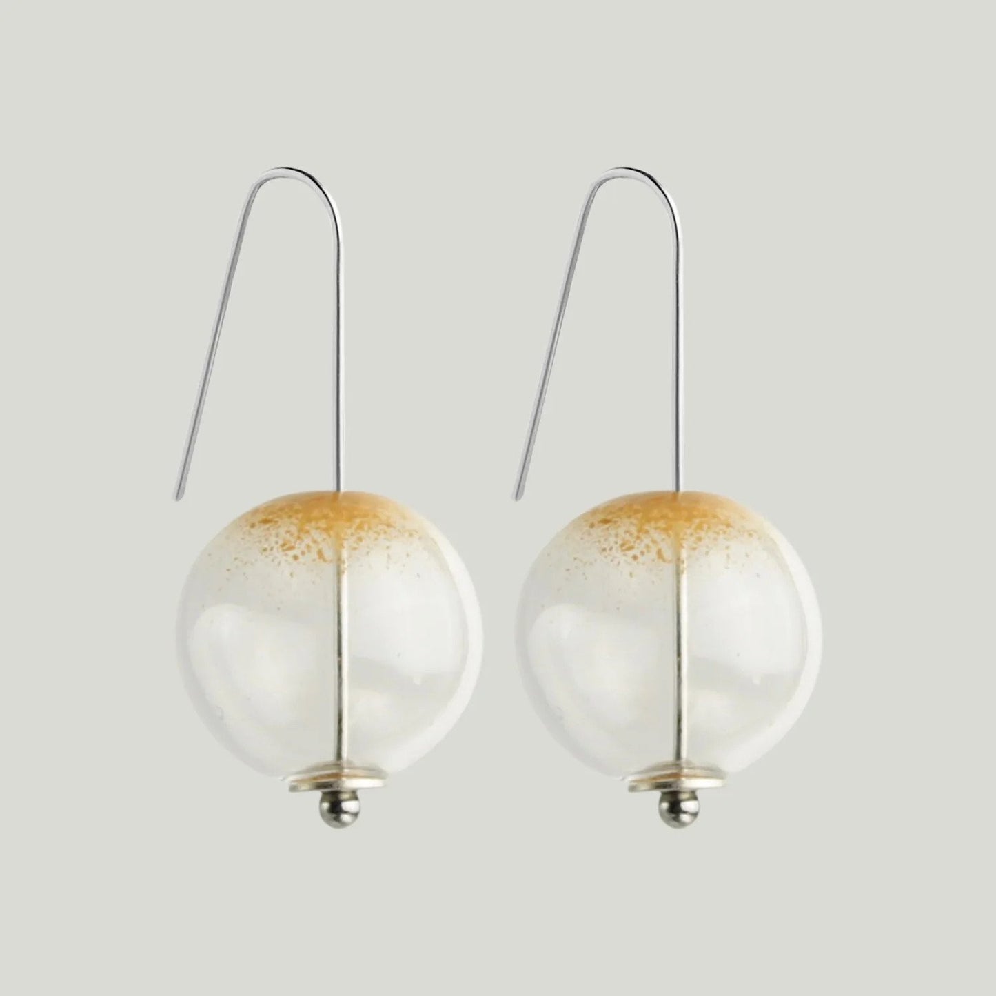 beuy - Small globe glass earrings- Sand