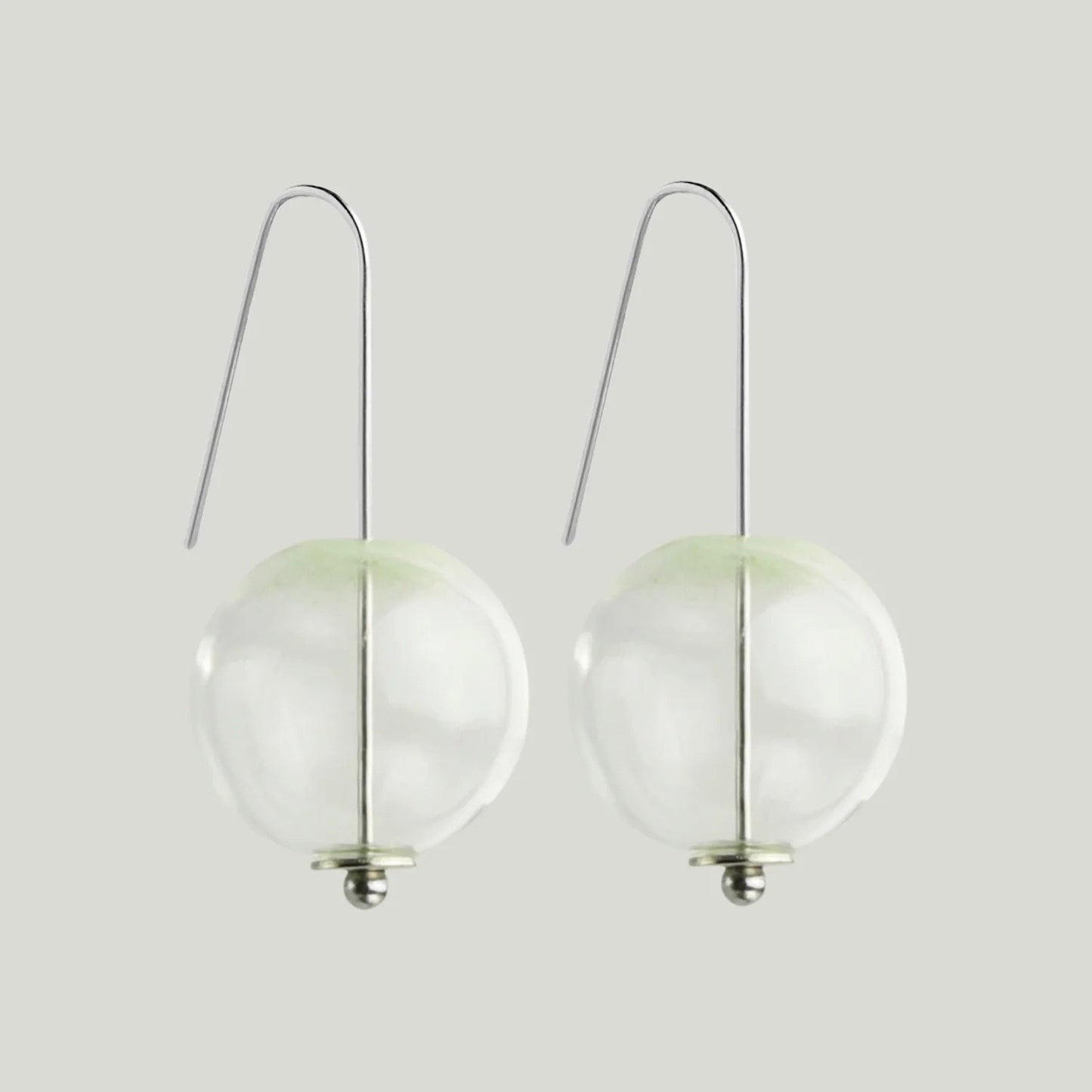 beuy - Small globe glass earrings- Pale Green Mist