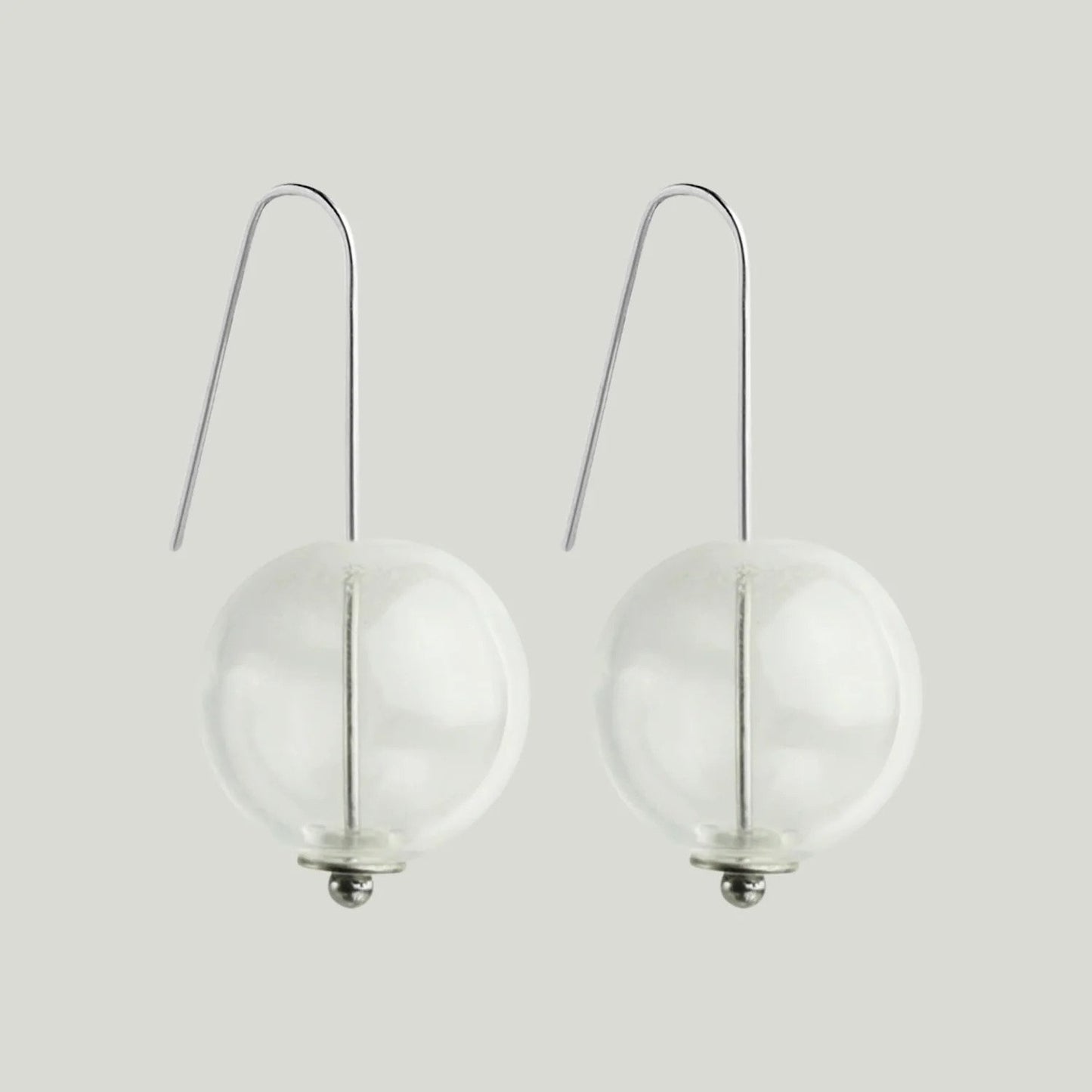 beuy - Small globe glass earrings- Grey